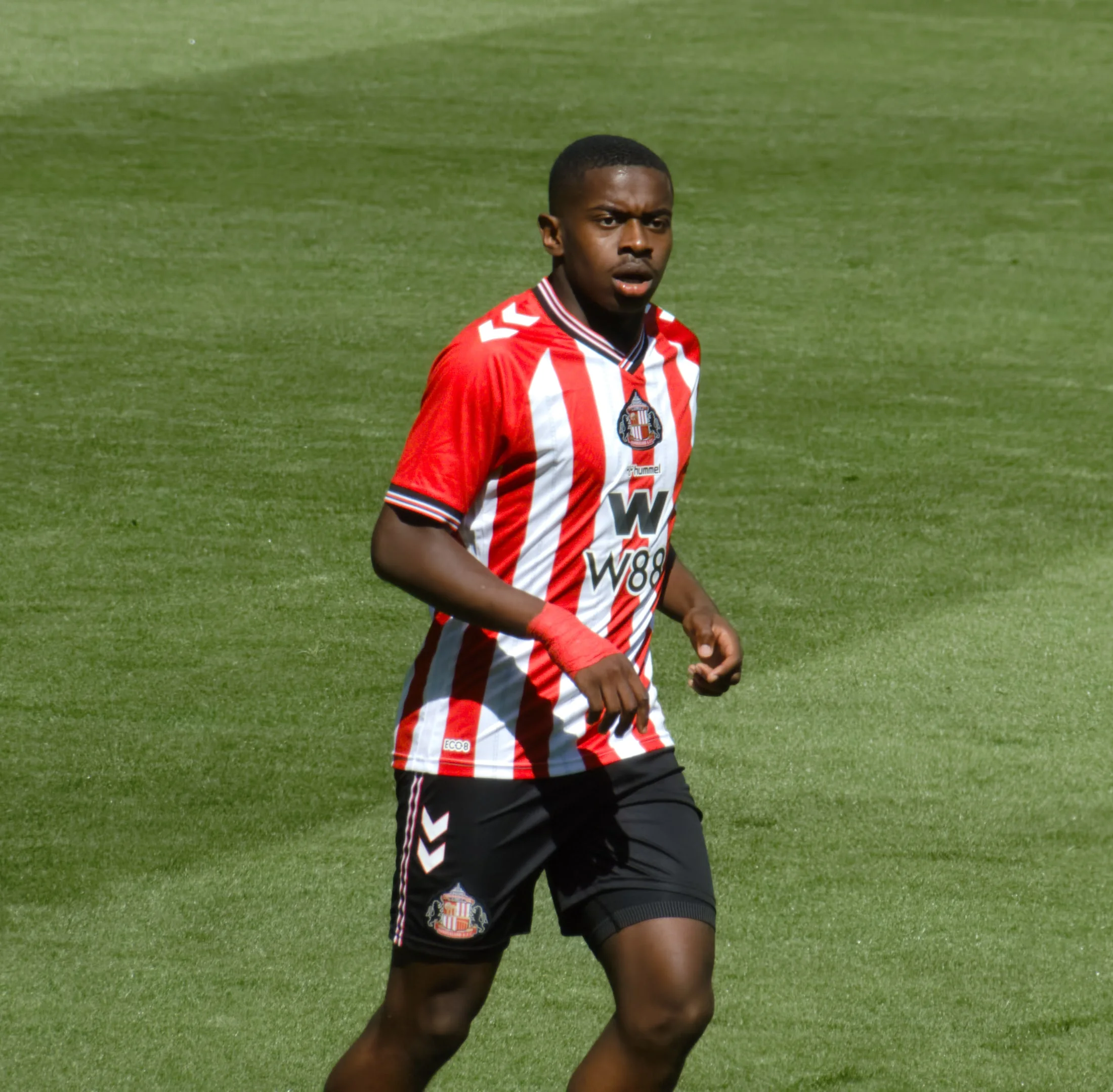 Noah Sadiki con Sunderland ante el Real Betis, el 2 de agosto de 2025. Fotografía de archivo.