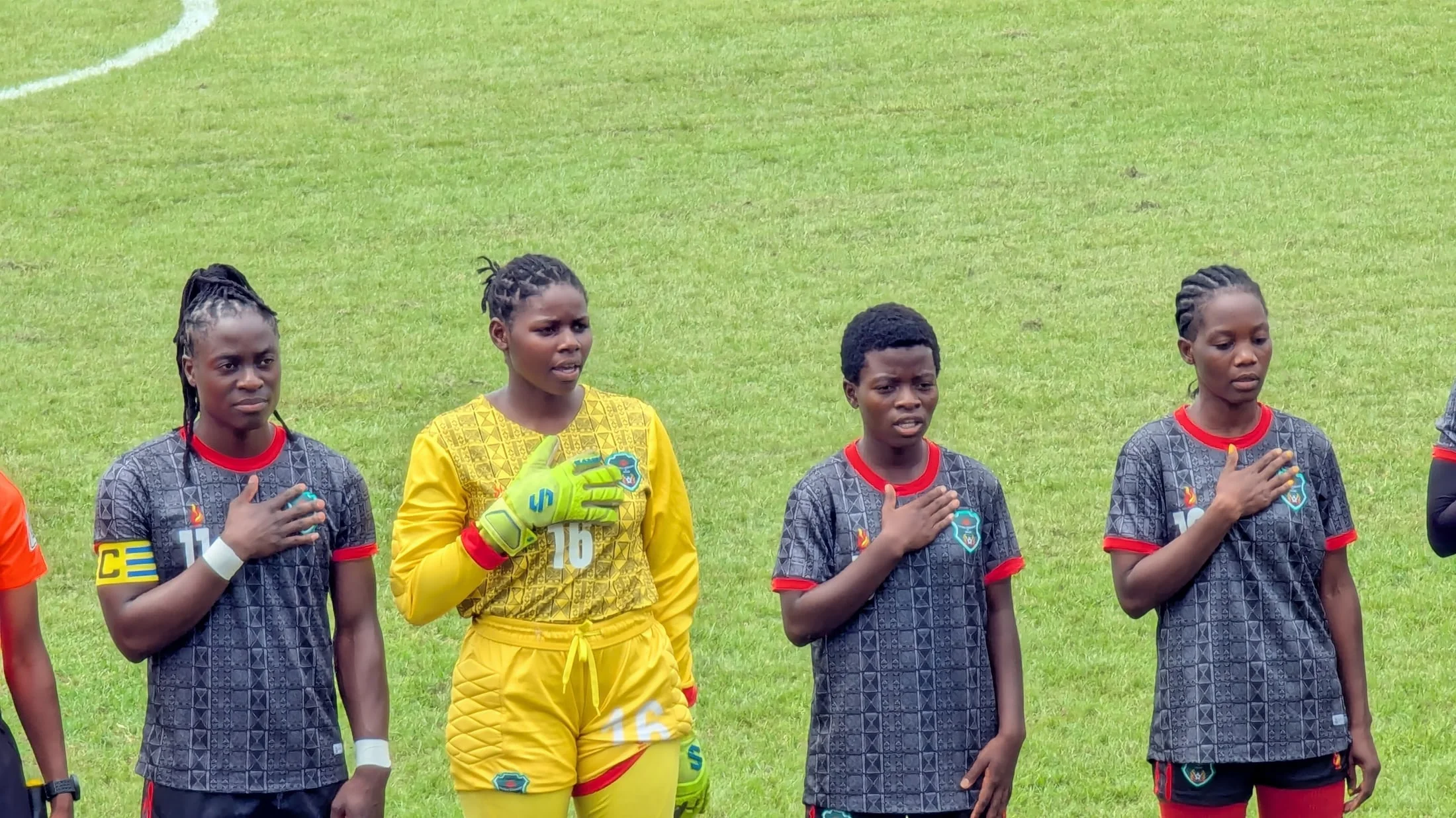 Jugadoras de la selección femenina de Malaui antes de un amistoso ante Zambia, el 25 de febrero de 2025. Fotografía de archivo.