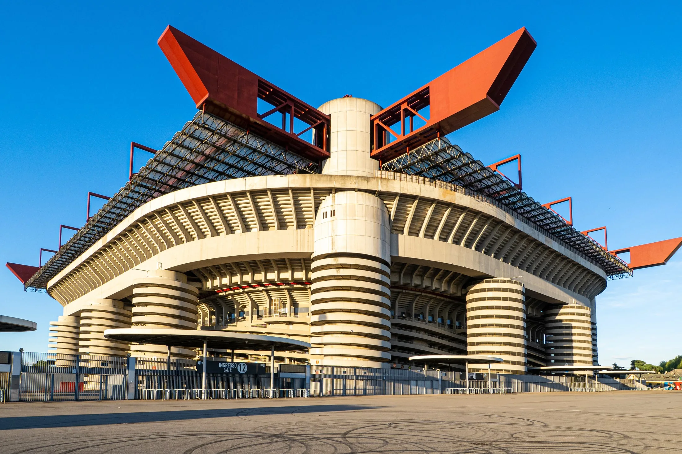 Vista exterior de San Siro en Milán, el 7 de mayo de 2021. Fotografía de archivo; no corresponde al partido de 2026.