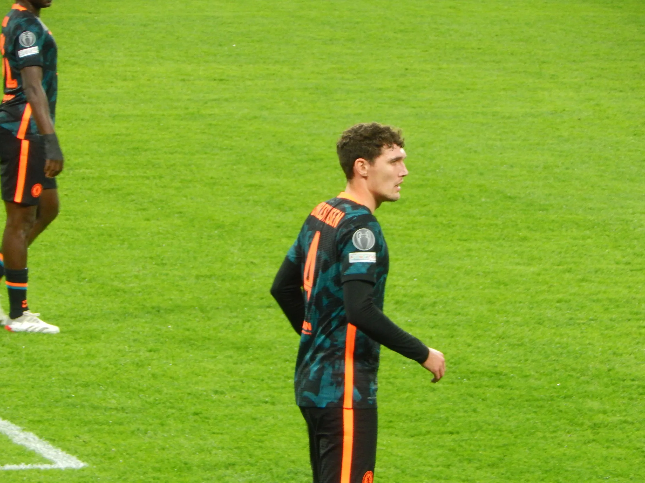 Andreas Christensen con el uniforme del Chelsea en diciembre de 2021.