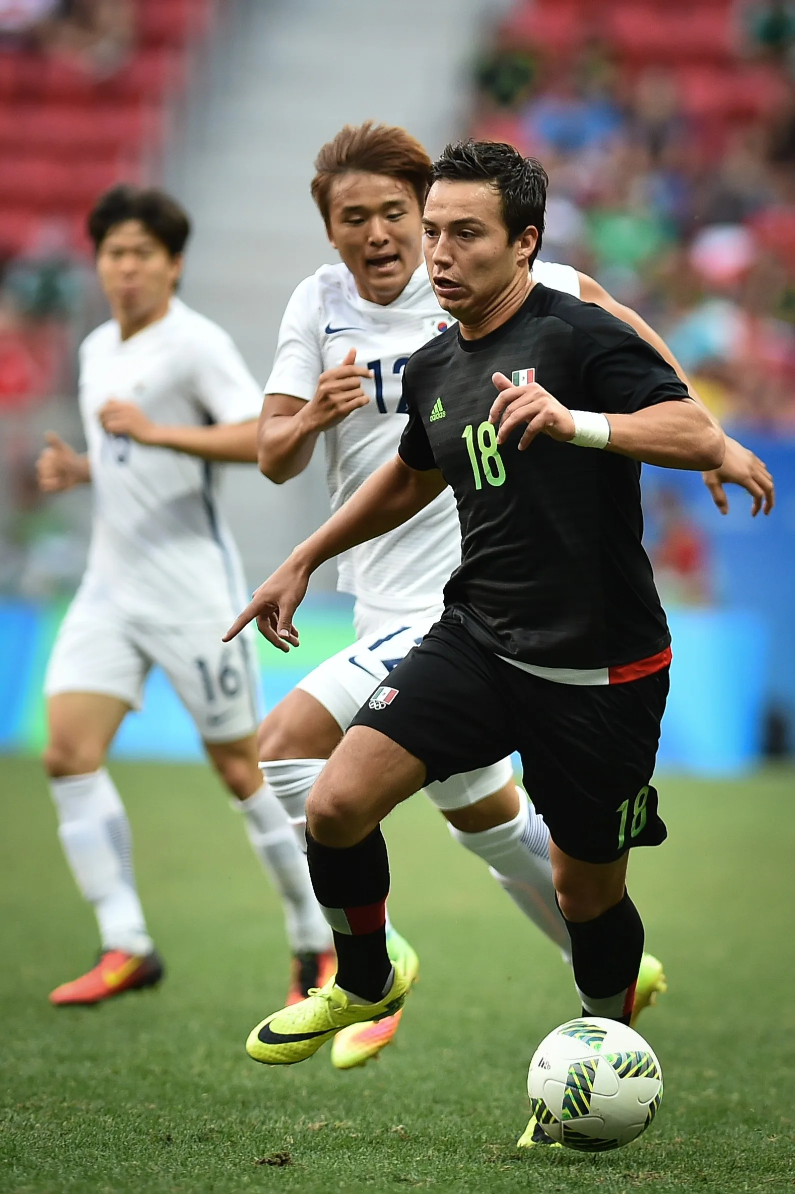 Erick Torres, al frente con la camiseta negra de México, en los Juegos Olímpicos de 2016.