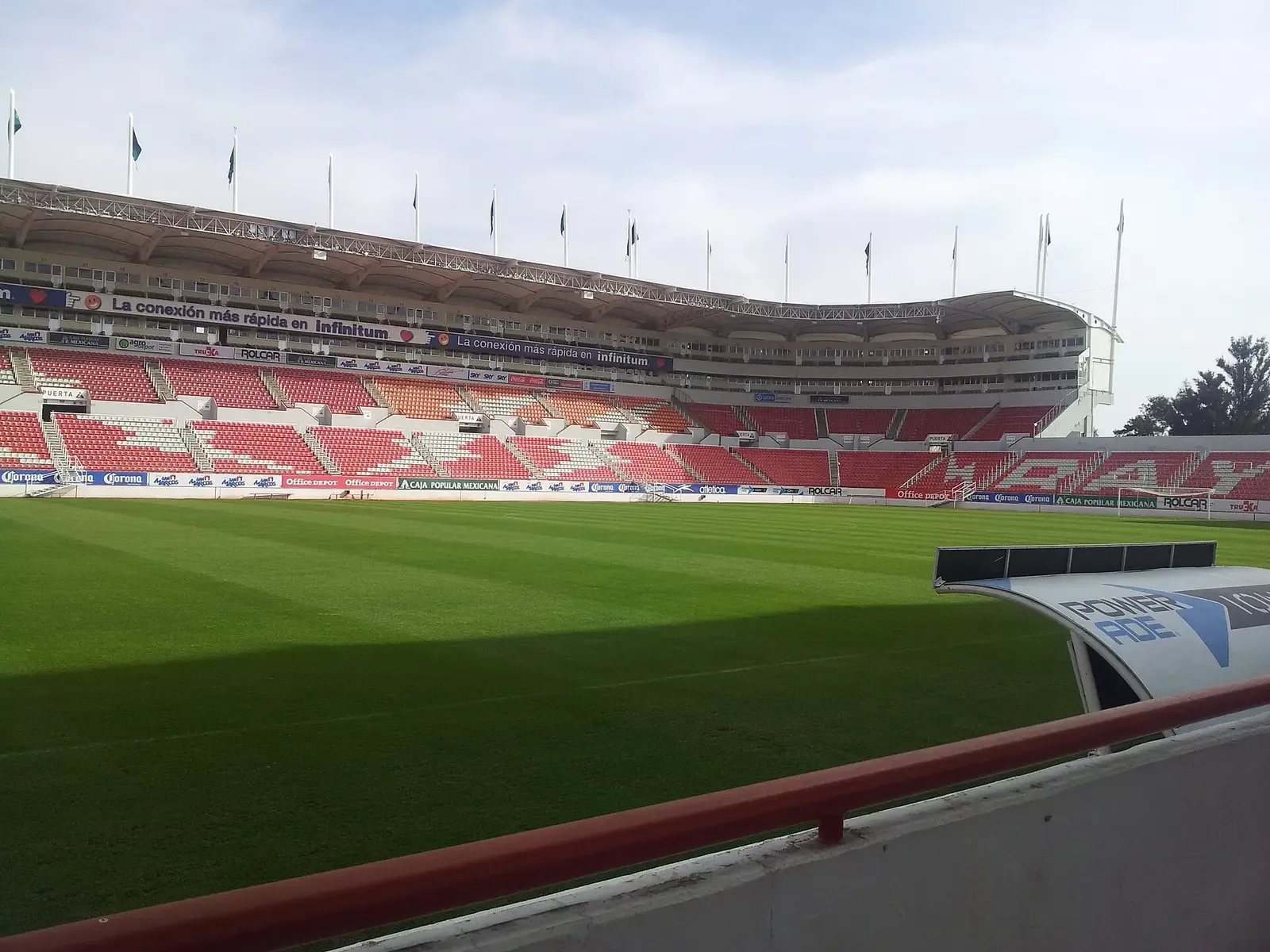 Cancha y gradas del Estadio Victoria de Aguascalientes en febrero de 2012.