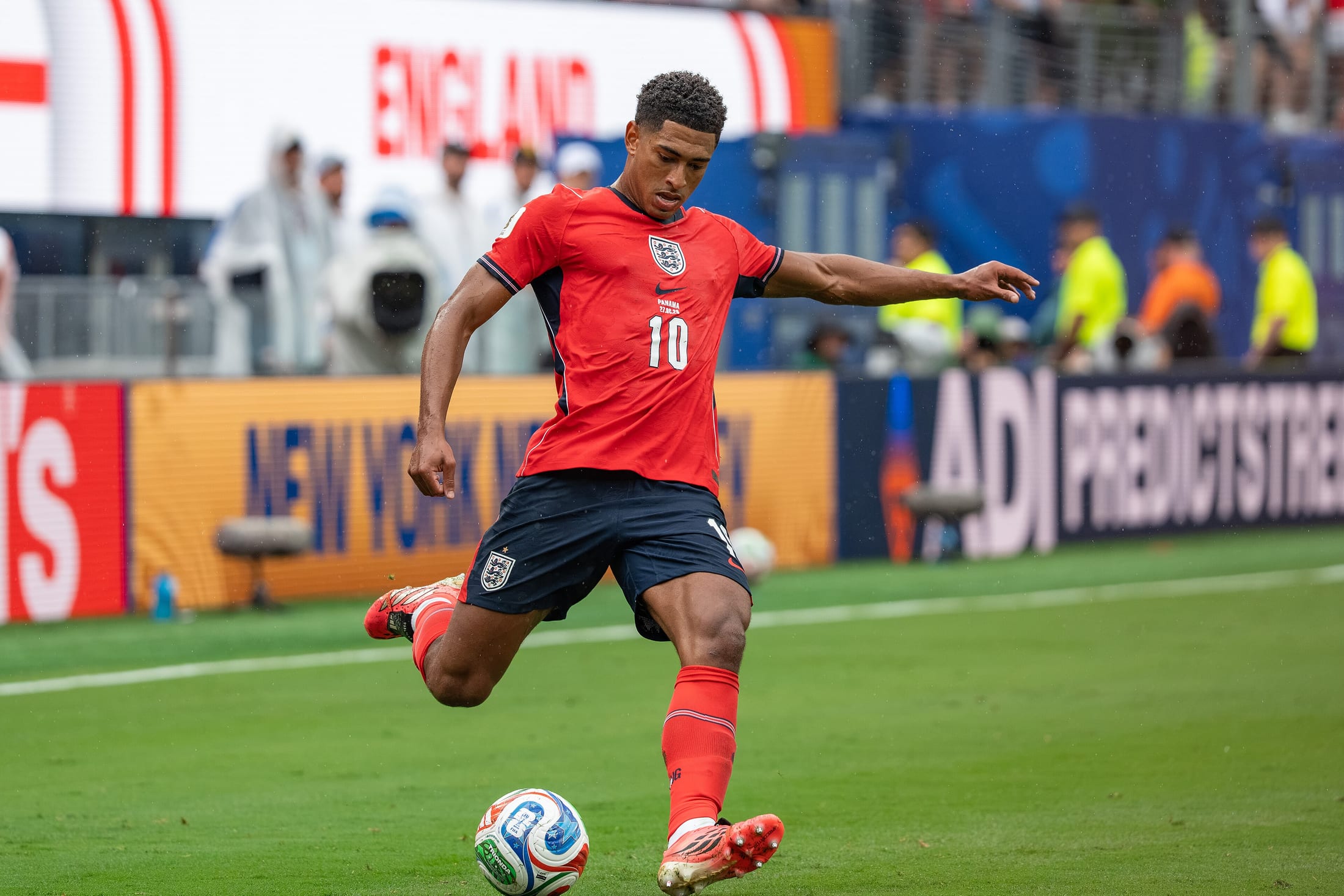 Jude Bellingham con Inglaterra durante un partido