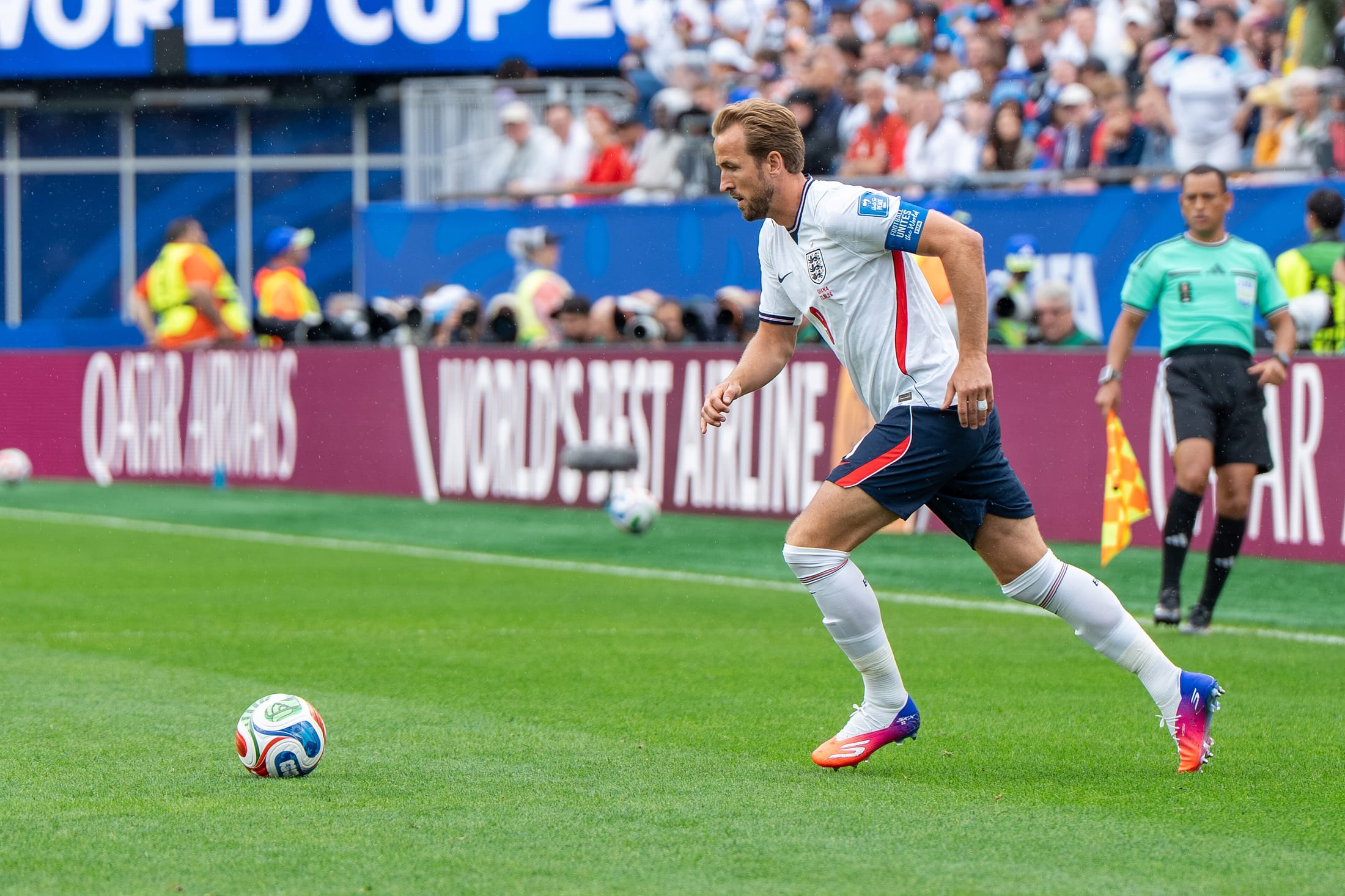 Harry Kane con la camiseta blanca de Inglaterra durante un partido